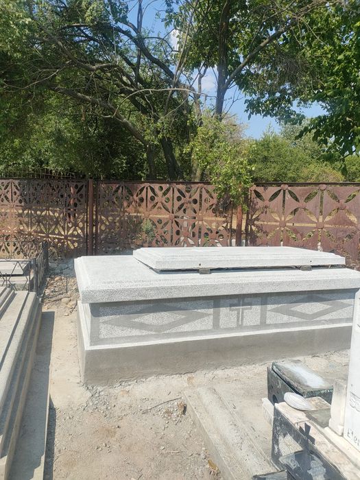 Cavou, loc de veci, cimitir Sisesti, Tg-Jiu,  după Lidl
