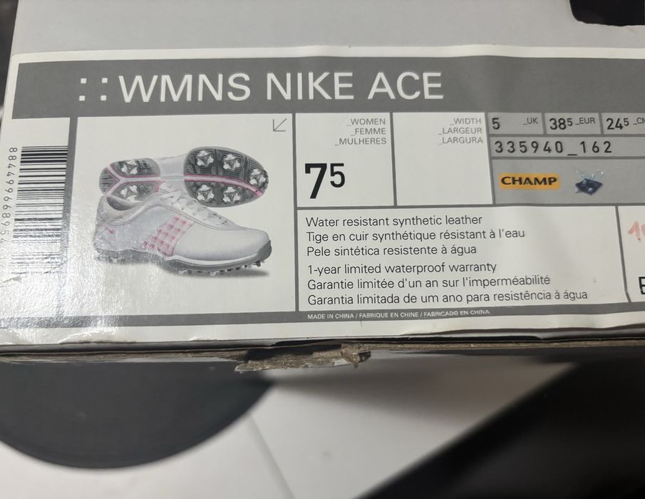 Adidasi Nike Golf