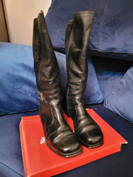 Vând cizmulițe din piele