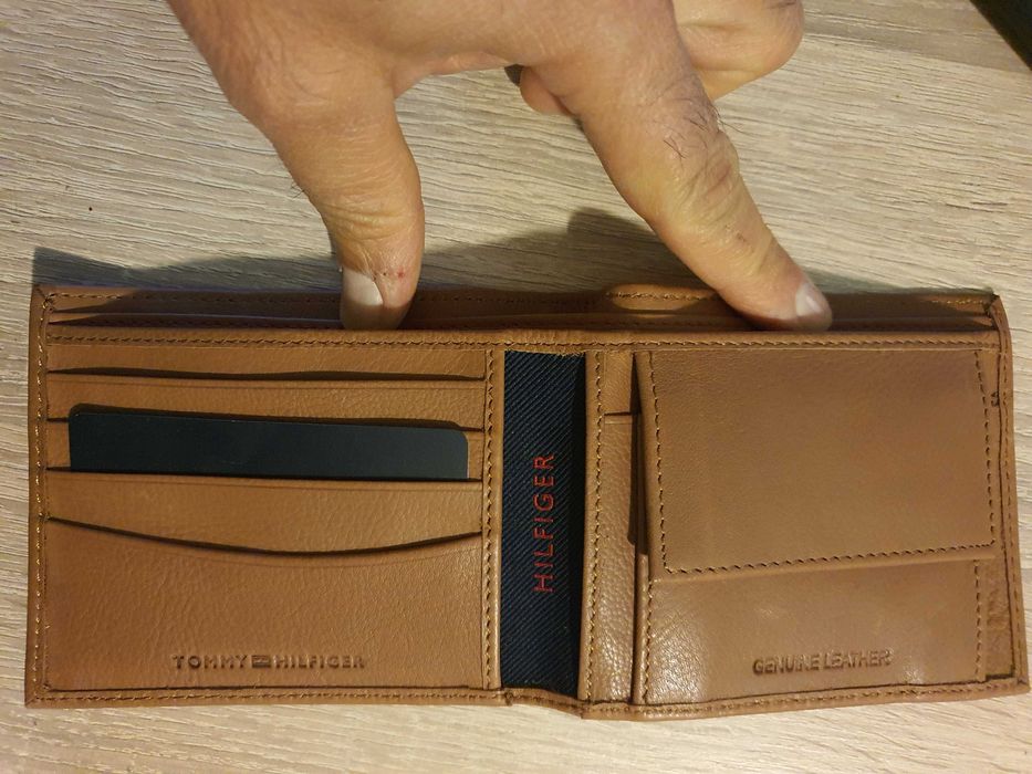 Мъжки портфейл от естествена кожа Tommy Hilfiger