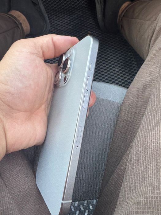 Iphone 15 pro titan