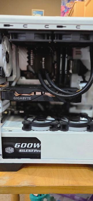 Геймарски компютър r7 2700x 2060super 16gb ram