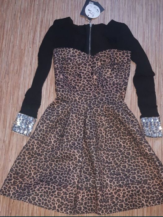 Продам платья.Новые.Размер 42-44.