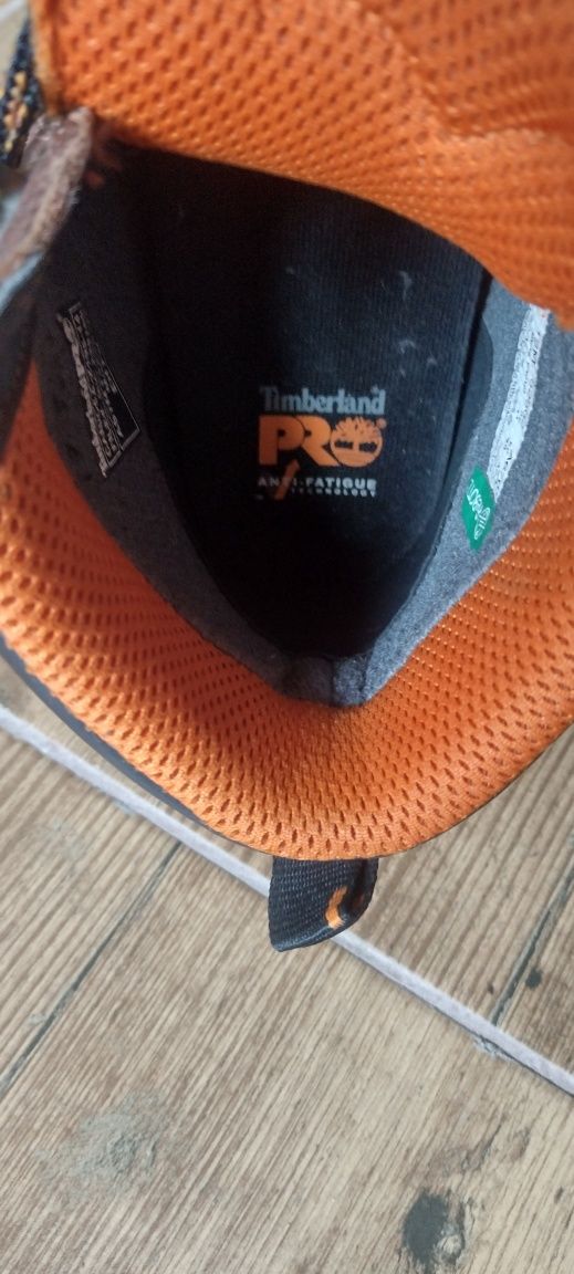 Работни обувки  Timberland .

В перфектно състояние.