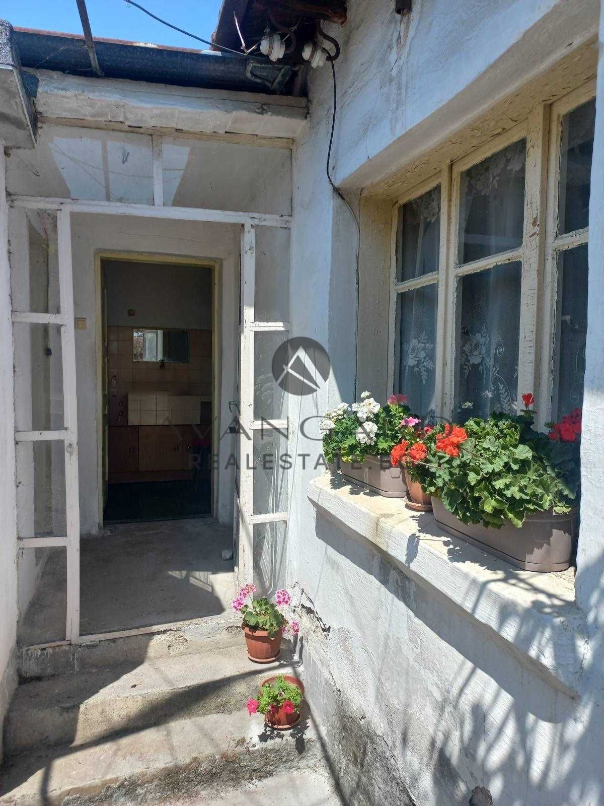 оф.23583 Самостоятелна къща с двор/ Гаганица
