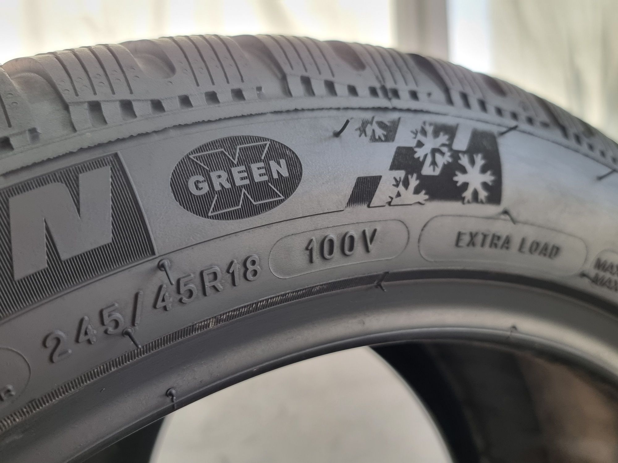 "Dot 22" 245/45/18 Michelin 2Броя: 200лв 6мм Run on flat