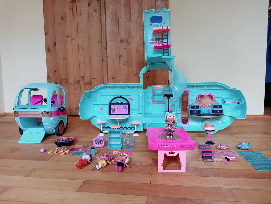 Camper LOL camion, accesorii și păpuși incluse