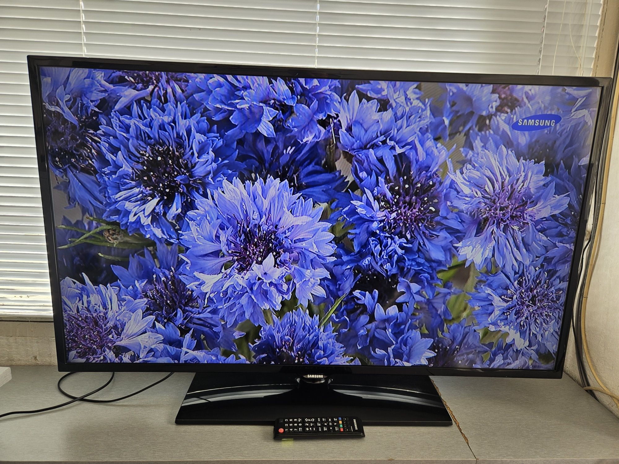 Телевизор Samsung UE46F5000aw