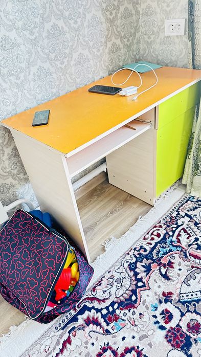 Продается деская мебель. Шкаф, стол, диван, тумба.