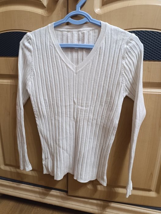 Белый свитерок размер М