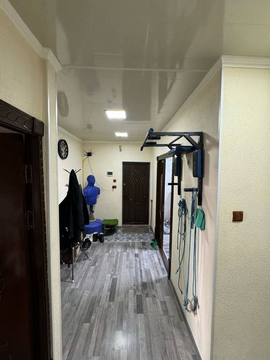 Юнусабад 10 3 комнатная 5 этаж 5 этажки