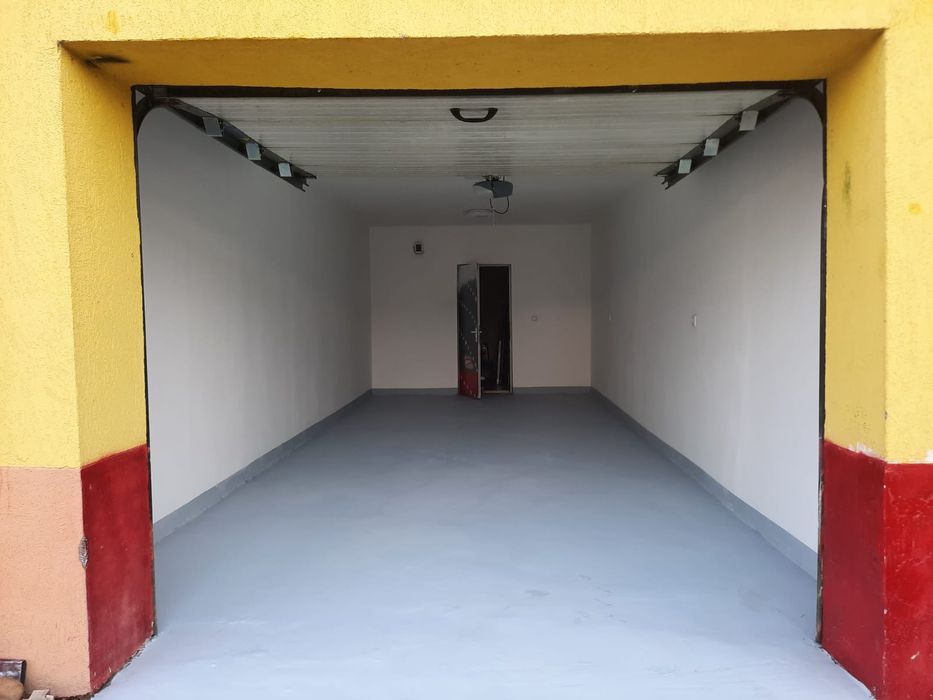 Garaj sau pretabil pentru sediu