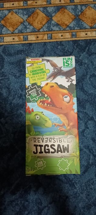 Puzzle reversibil cu dinozauri
