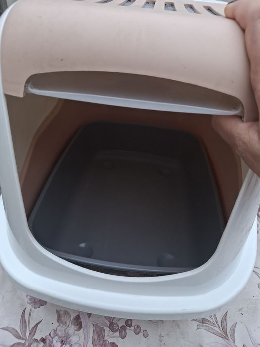Закрита котешка тоалетна