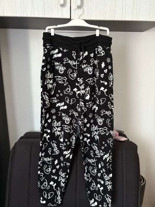 Pantaloni de trening cu model