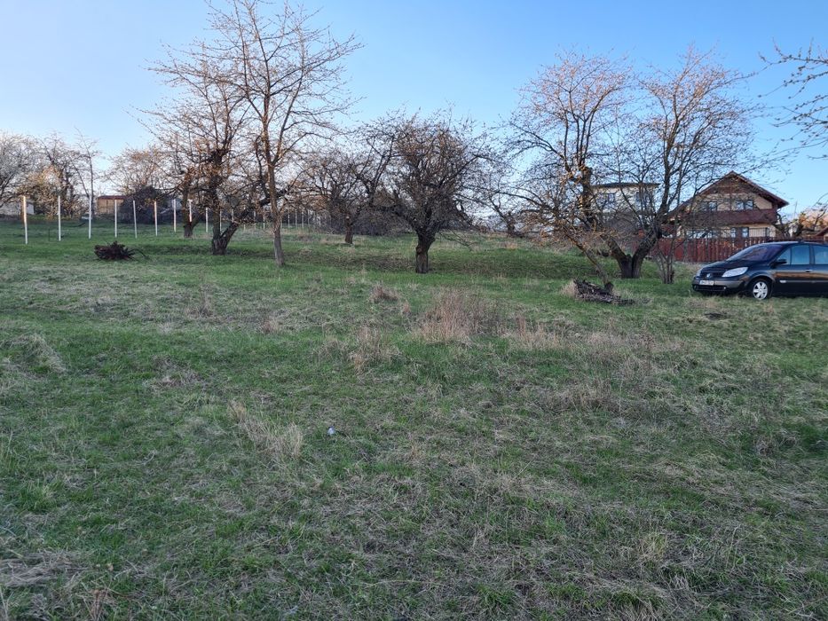 Vând teren intravilan, 2700 mp