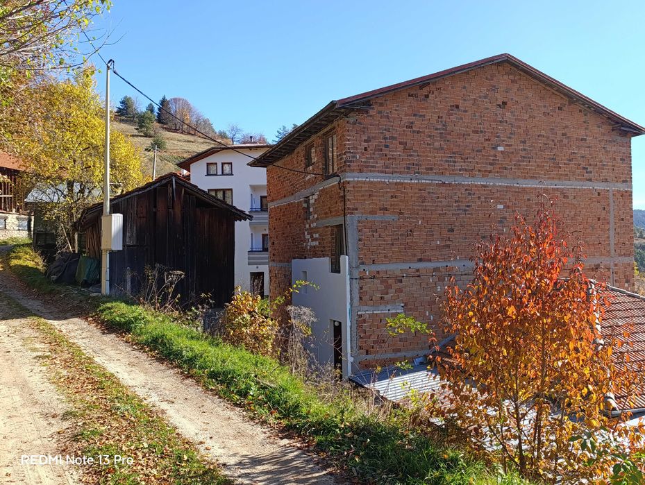 Продавам 5-етажна къща в село Кутела, обл. Смолян