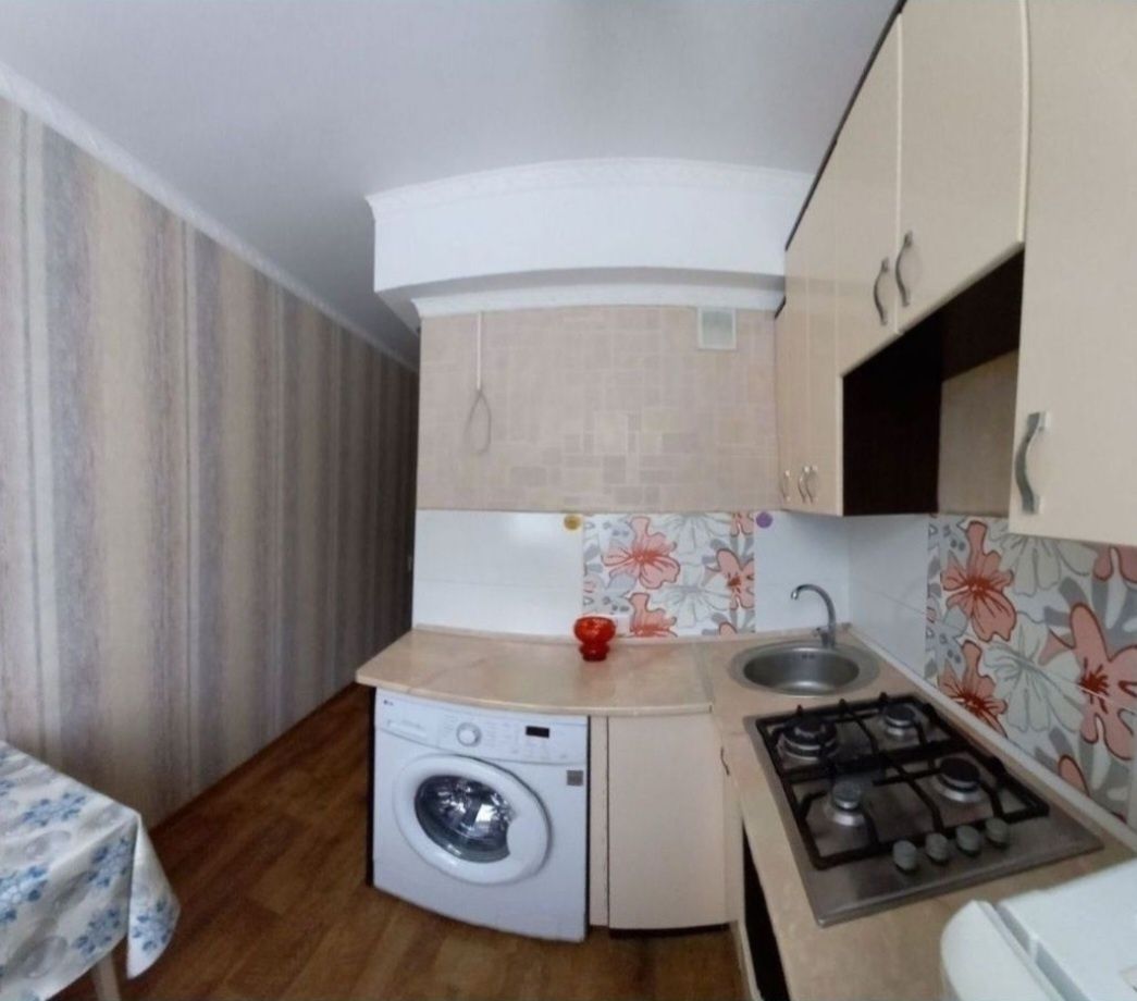 Продам  2 ком. Центр.
