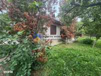 Casa traditionala de vanzare in comuna Podoleni, jud. Neamt