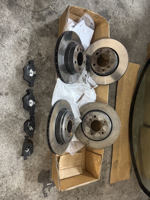 Set discuri si placute Brembo BMW E60