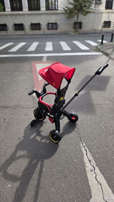 Tricicleta pentru copii Doona Liki Trike S3 Flame Red ultrapliabila