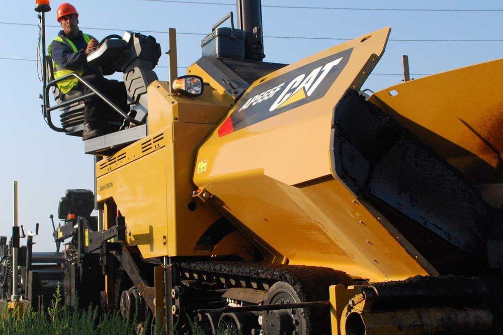 Асфальтоукладчик Cat [AP 355 F] 3.4-4.6м