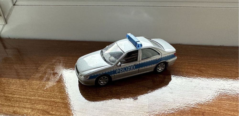 Macheta metalica 1/43 Cararama Peugeot 406