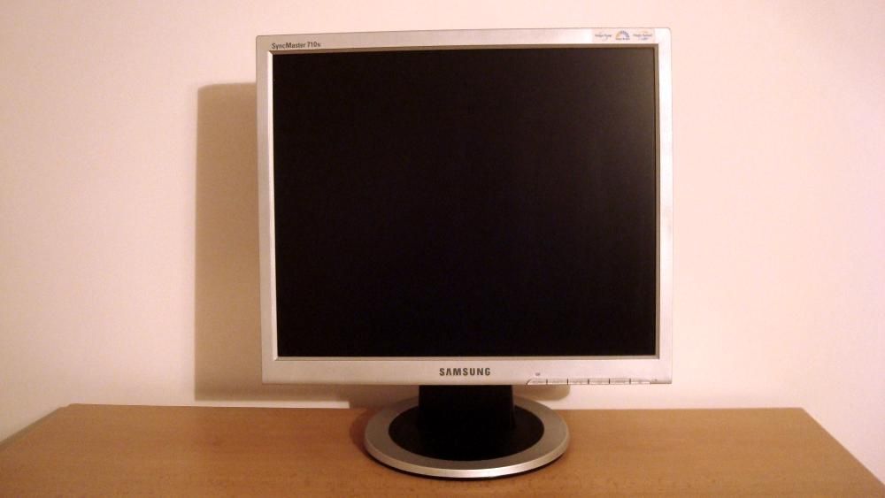 Монитор Samsung SyncMaster 710N