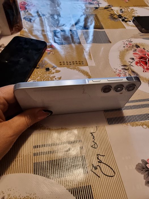 Vând A 55 5  G  256 GB 8 G