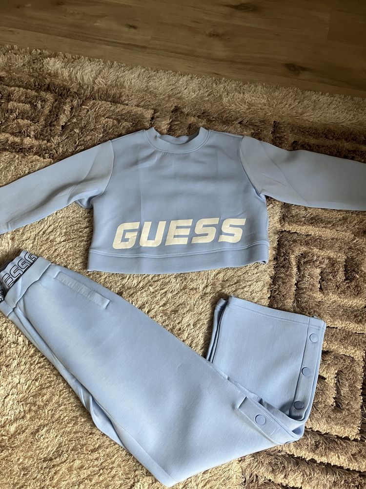Оригинален спортен комлект Guess.