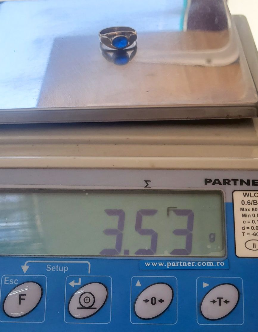 Inel din aur 14K cu safir albastru – mărimea 58, gramaj 3,53 gr