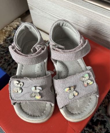 Детские сандалики и ботиночки