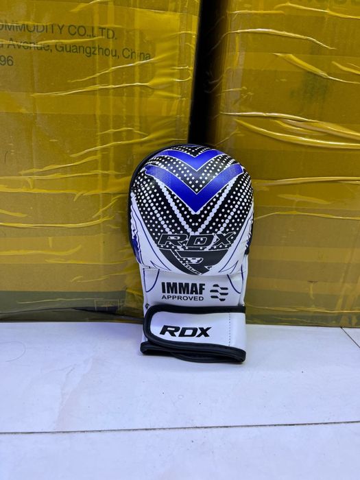 Перчатки для MMA