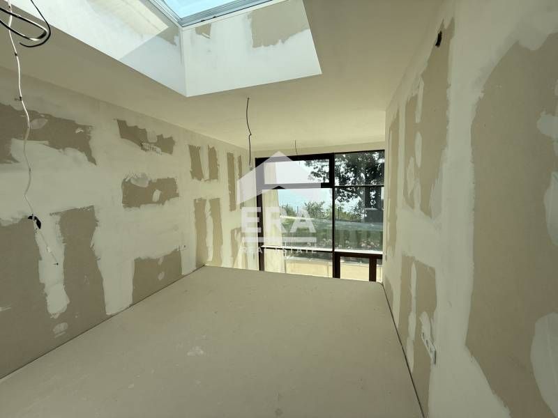 Уникален тристаен апартамент на две нива за продажба, тип "ГРАДСКА КЪЩ