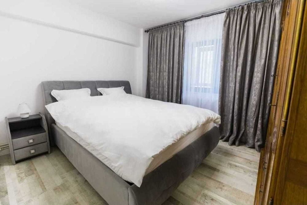 Apartament renovat Niela Craiovita