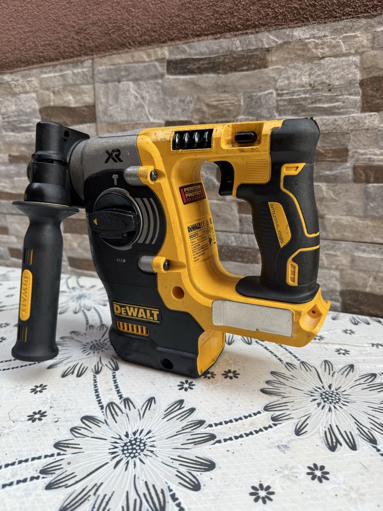 Акумулаторен перфоратор DeWALT