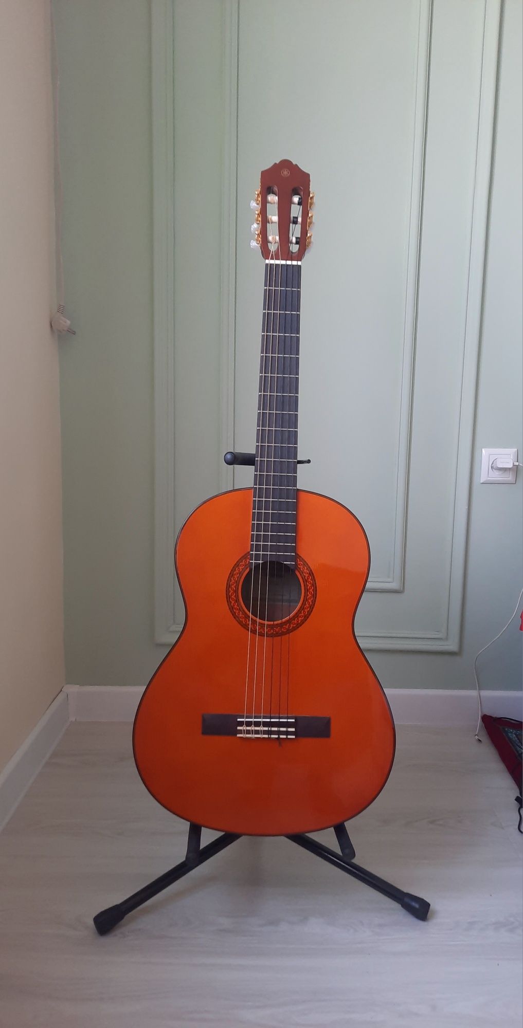Gitara Yamaha c70 indonesia sotiladi