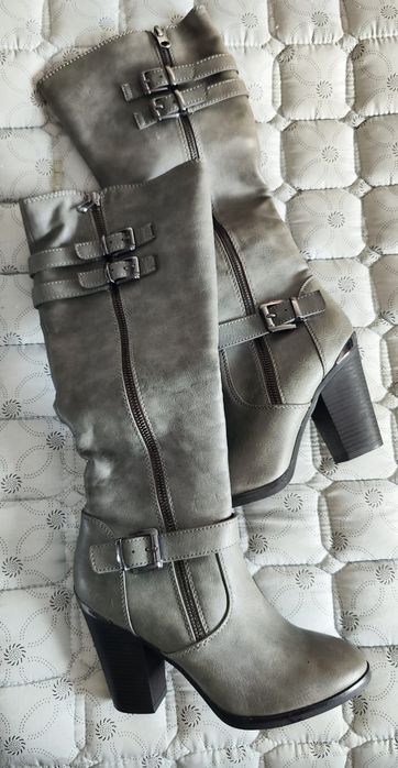 Новые кожаные сапоги