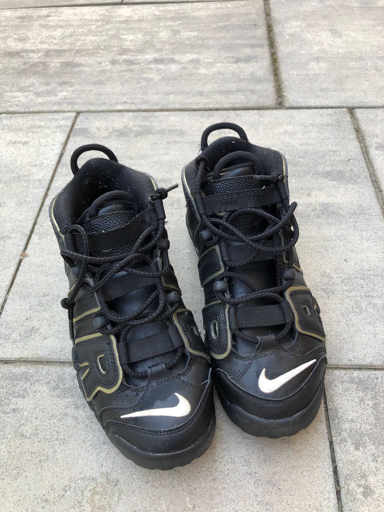 Sneakers Air More Uptempo black and metallic gold-tone leather