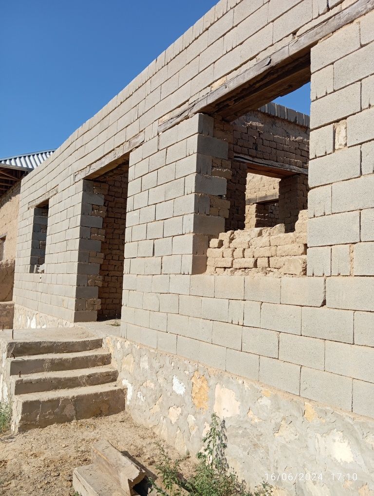 Uchastka sotiladi