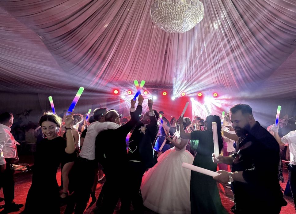 DJ Evenimente Iași Nuntă,Botez,Majorat (Sonorizare,lumini,show)
