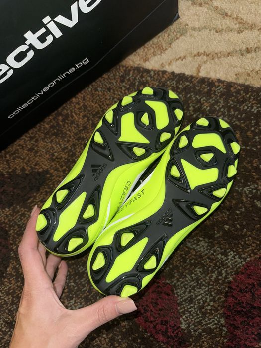 Футболни бутонки Adidas чисто нови ,номер 36.5 .