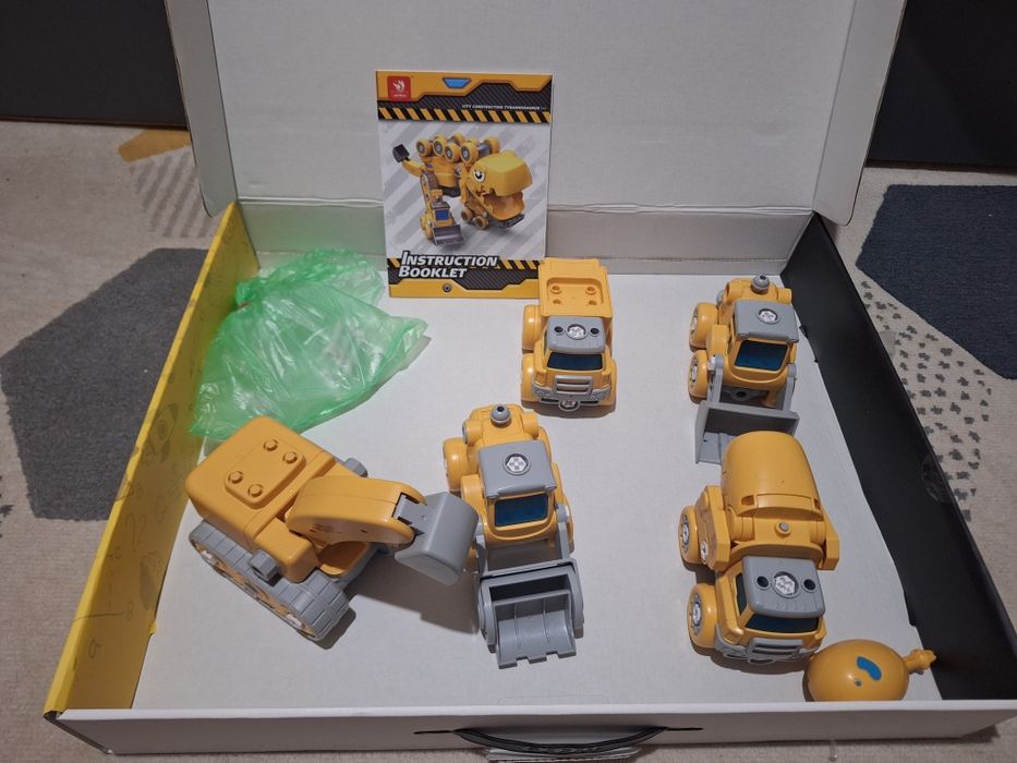 Set constructie robot dinozaur de jucarie 5 in 1 cu masini constructii