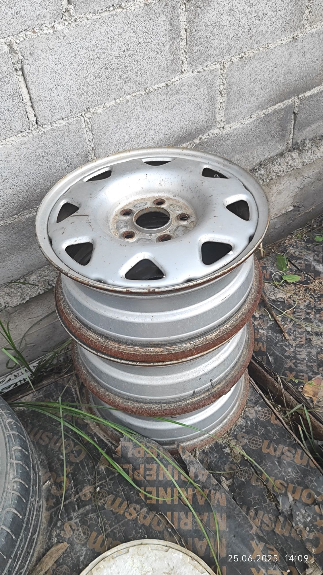 Диски R15 серебристые
