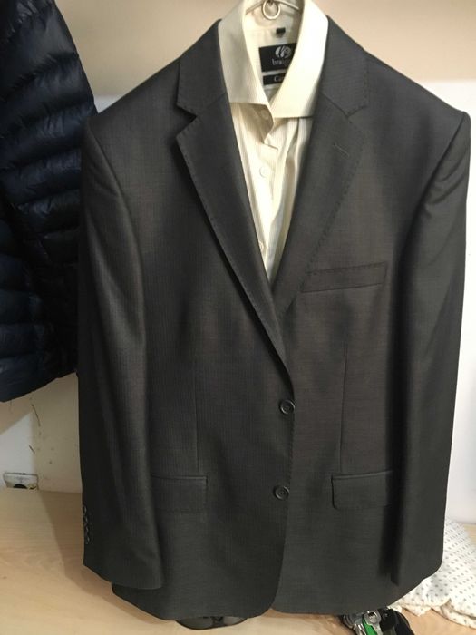 Vind costum de haine excelent pentru nunta