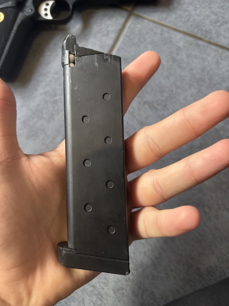Airsoft постолет