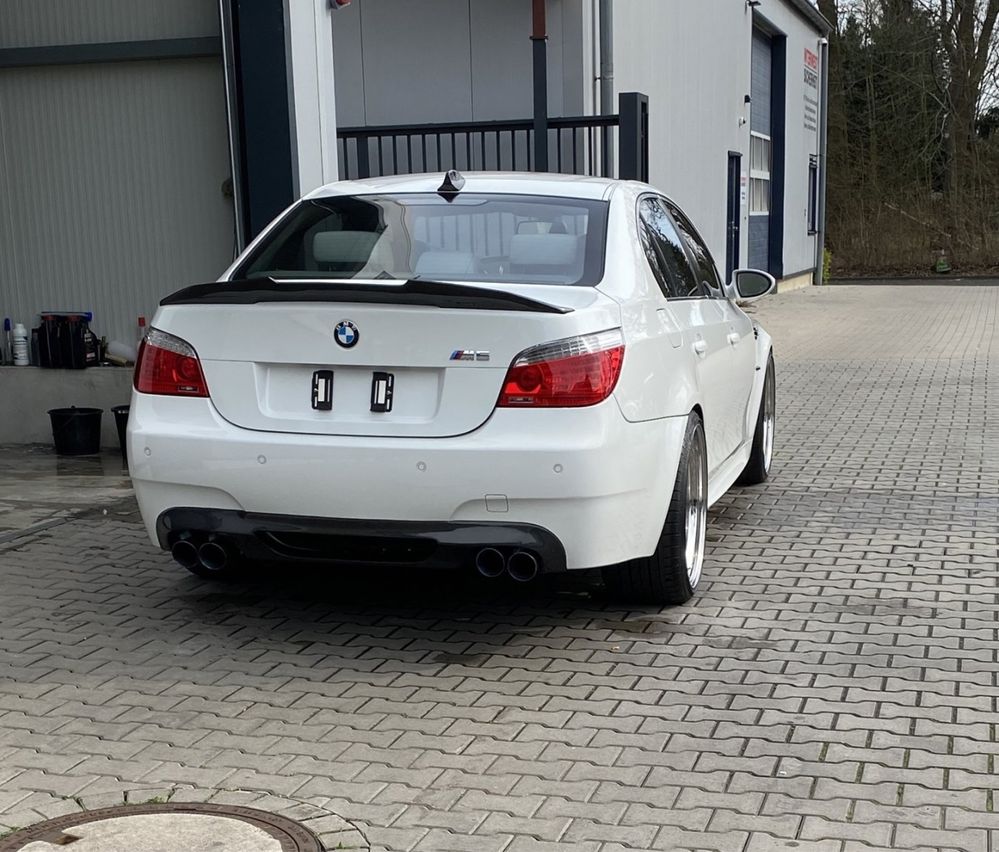 Eleron Lip Codita Portbagaj BMW E60 Negru lucios PSM M4