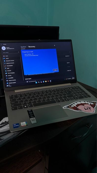 Vând Laptop Lenovo IdeaPad3