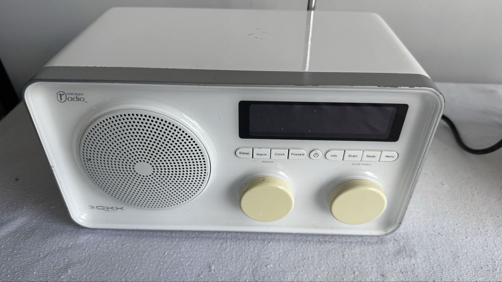 Radio digital cu auxiliar , FM si DAB fm