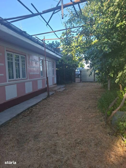 De vanzare casa 15 min de Roman, 37.000 euro